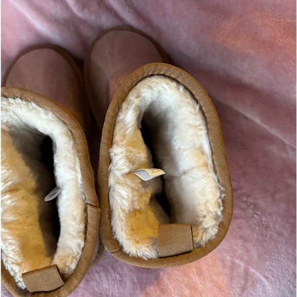 Women’s Uggs classic clear mini Boots Waterproof plastic logo fleece lined 9 - Picture 6 of 7